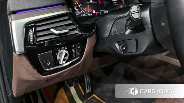 BMW 5 Series (G30) id 3879025 из Кореи 7