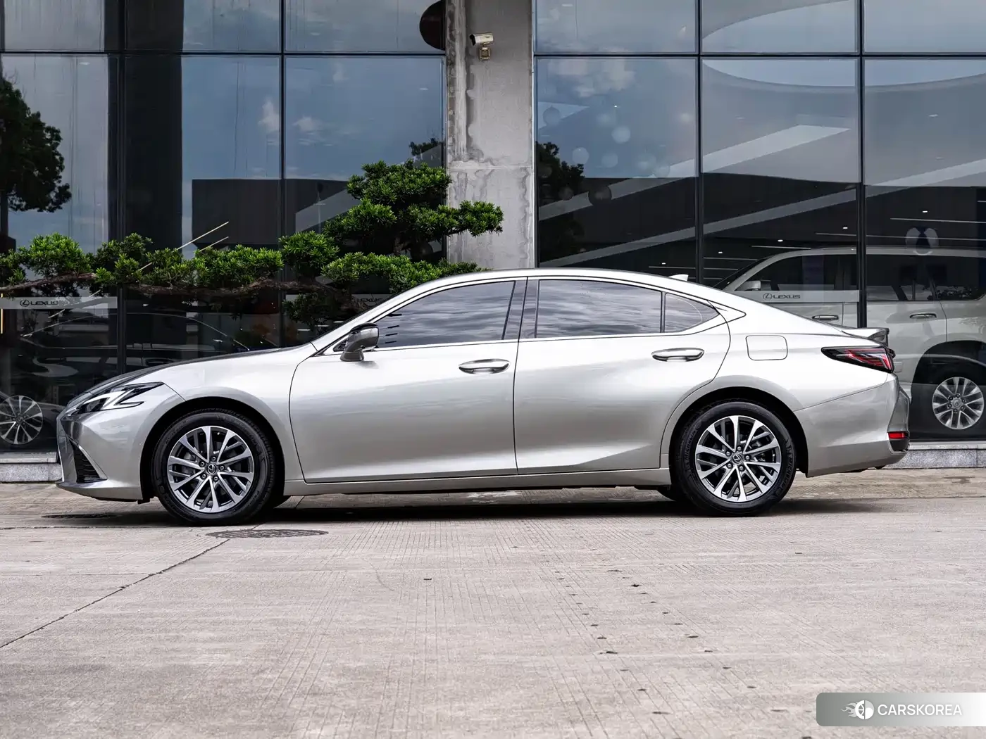 Lexus ES id 4570798 из Китая 7