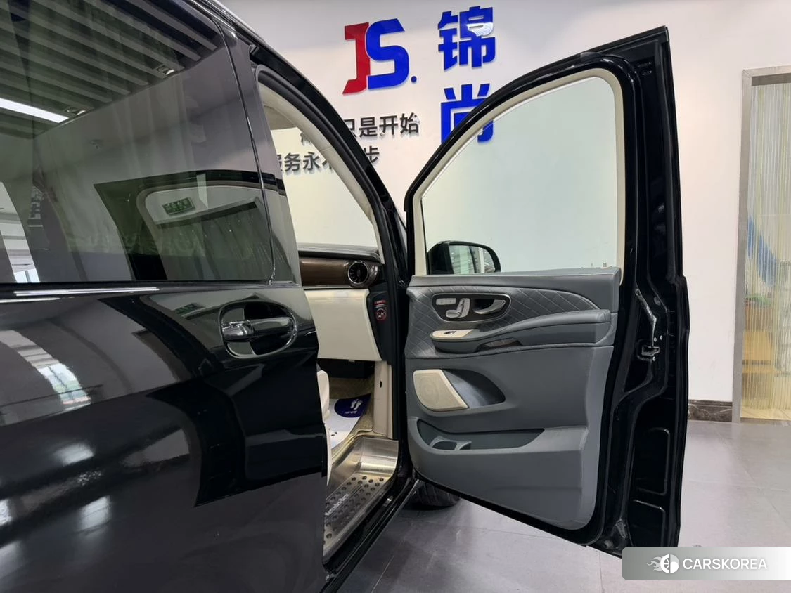 Mercedes-Benz V-class id 4440987 из Китая 7