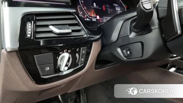 BMW 5 Series (G30) id 3701935 из Кореи 7