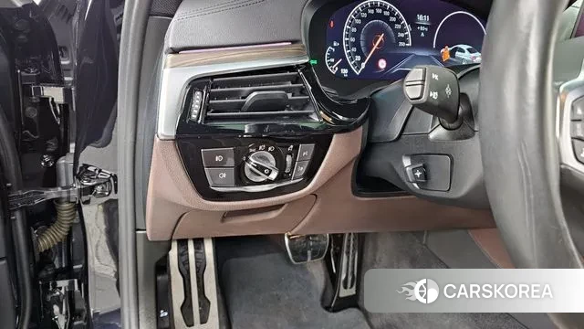 BMW 5 Series (G30) id 3646928 из Кореи 7