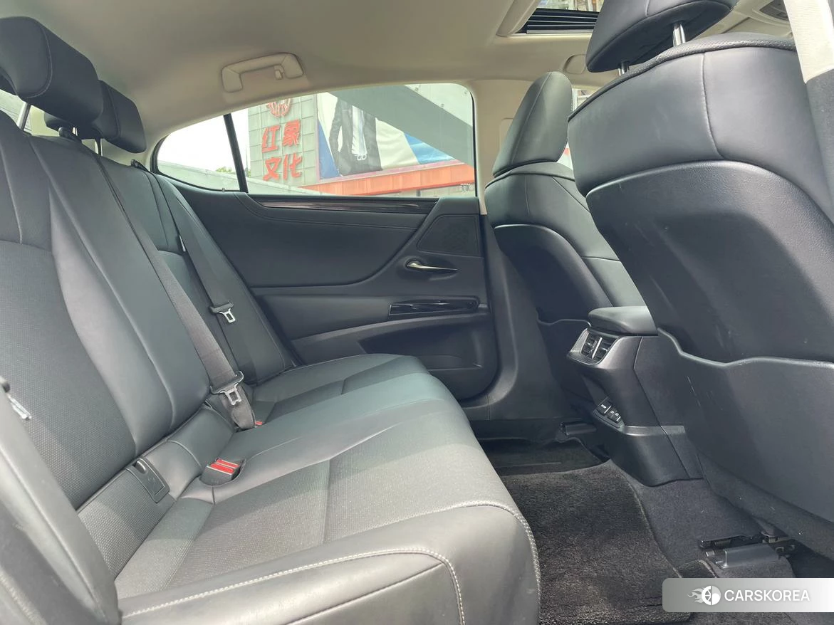 Lexus ES id 4486504 из Китая 7