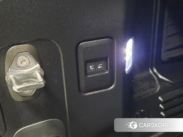 Land Rover Defender (L663) id 3674982 из Кореи 7