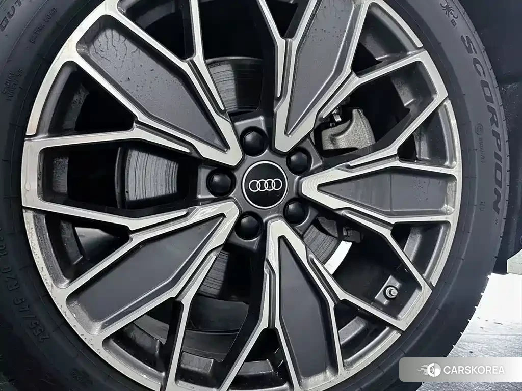 Audi Q5L id 4559834 из Китая 7