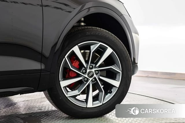 Audi Q5L id 3919589 из Китая 7