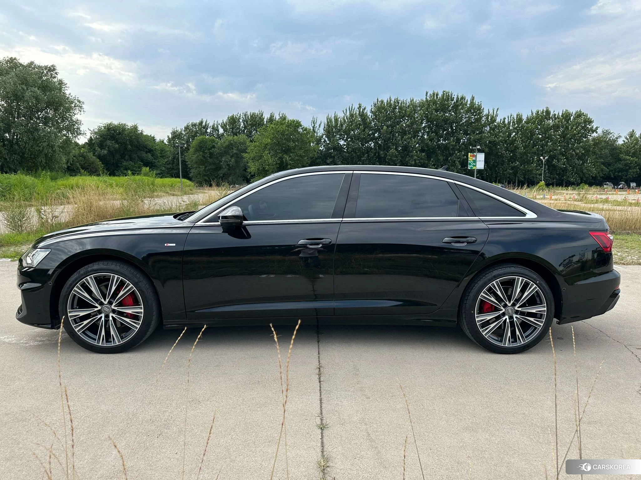 Audi A6L id 4513676 из Китая 7
