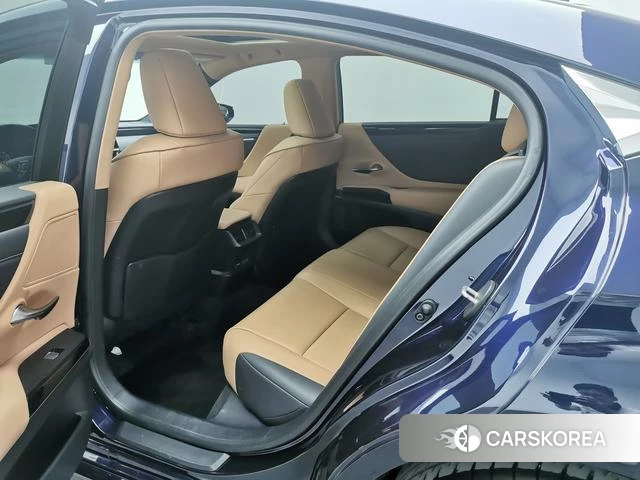 Lexus ES id 4348536 из Китая 7