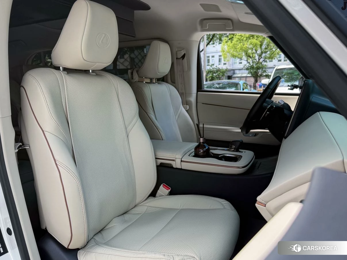 Lexus LM id 4452994 из Китая 7