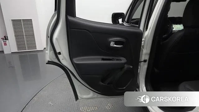 Jeep Renegade id 3788328 из Кореи 7