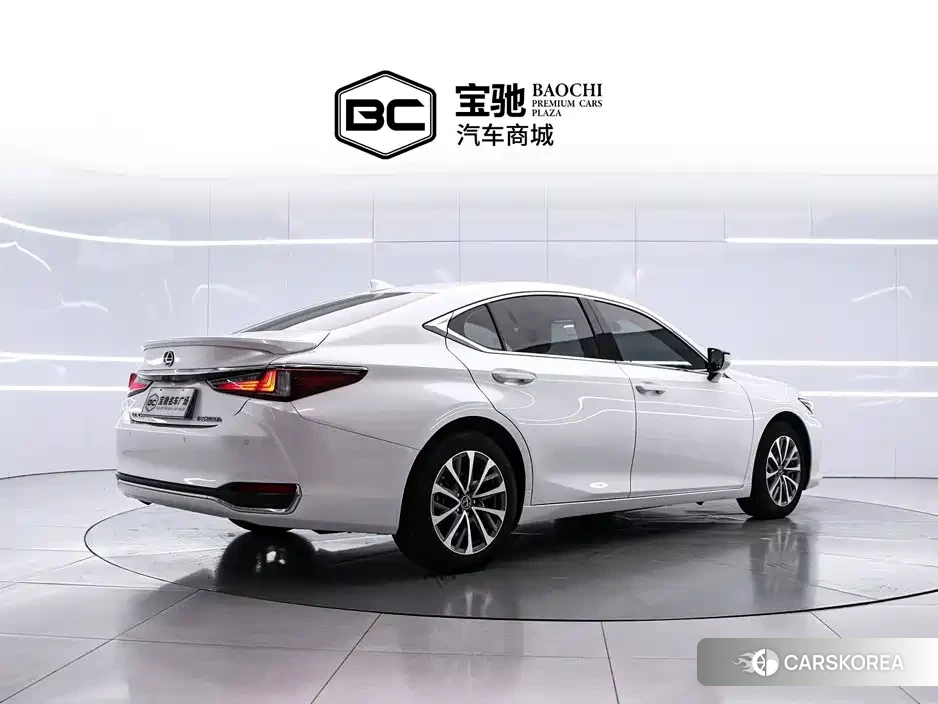 Lexus ES id 4606934 из Китая 7
