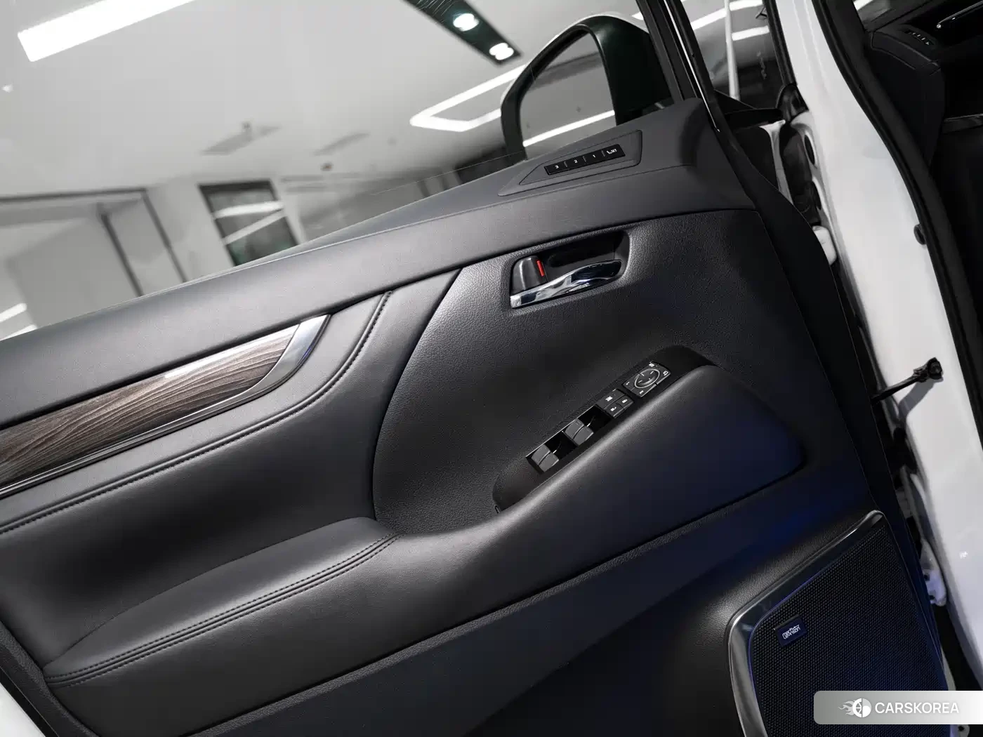 Lexus LM id 4559802 из Китая 8