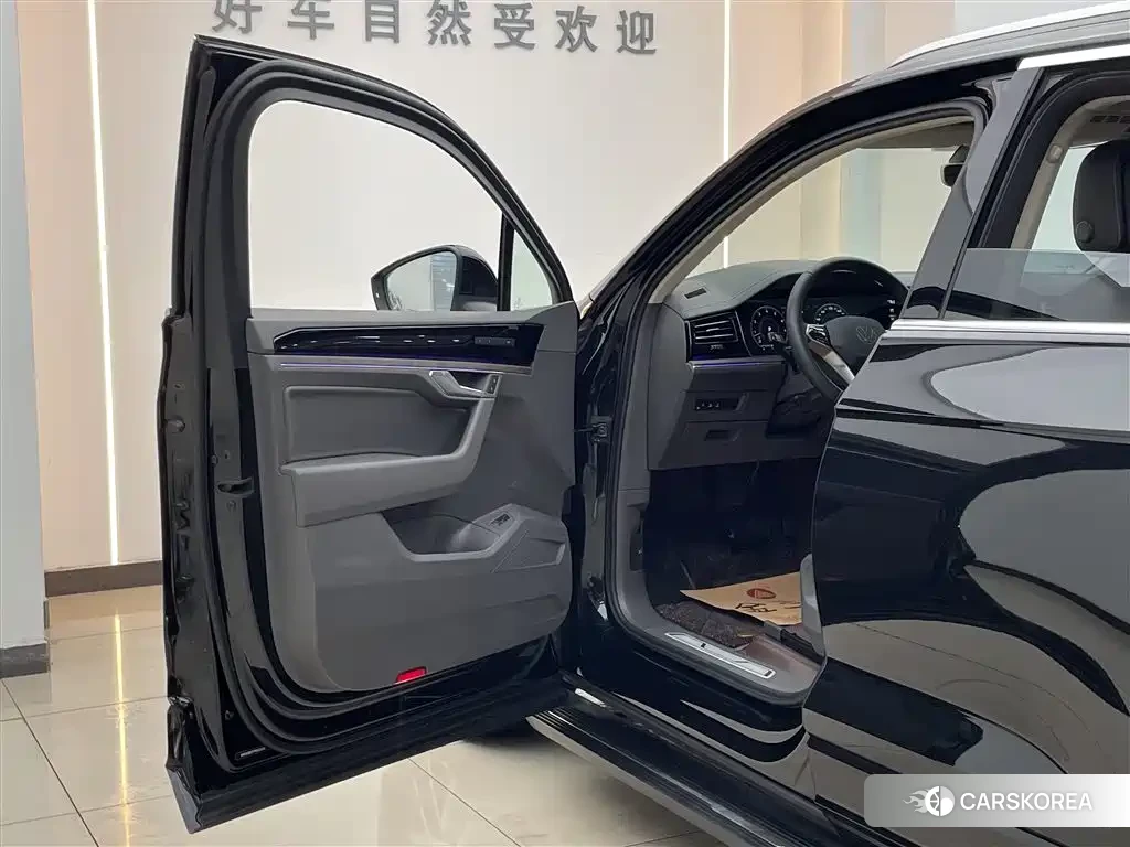 Volkswagen Touareg id 4577448 из Китая 7