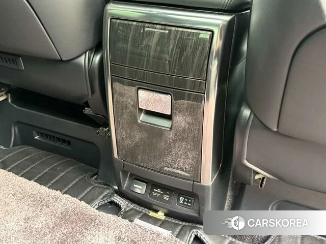 Lexus LM id 4219801 из Китая 7