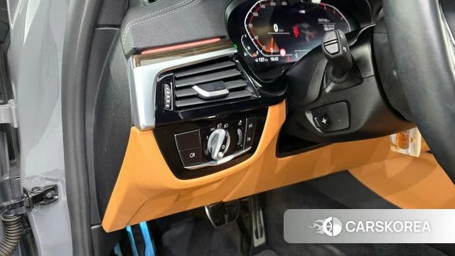 BMW 5 Series (G30) id 3851882 из Кореи 7