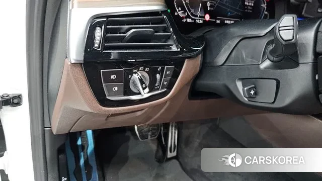 BMW 5 Series (G30) id 3243239 из Кореи 7