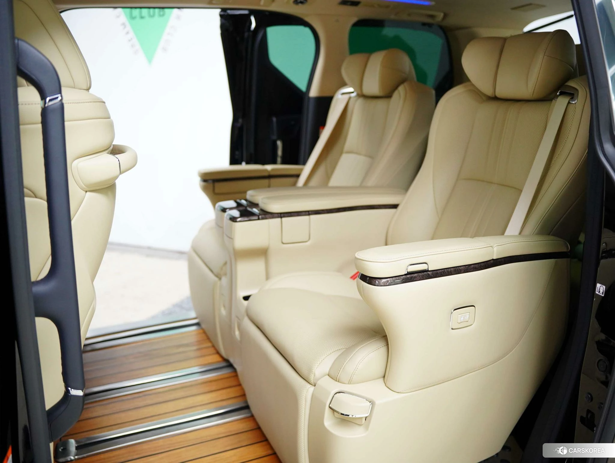 Toyota Elfa id 4511019 из Китая 7