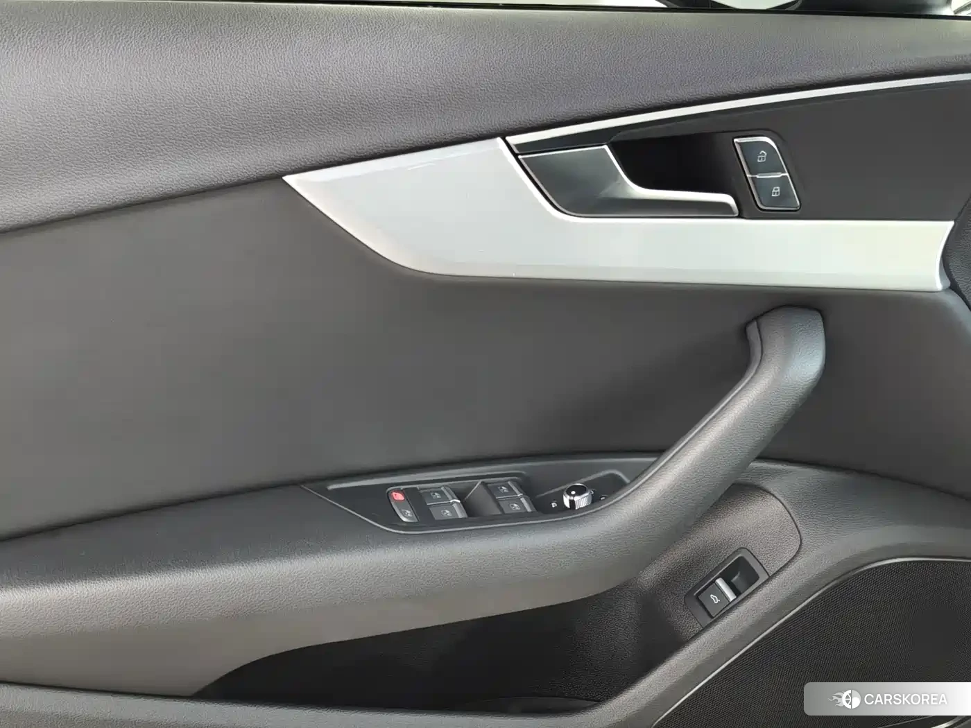 Audi A4L id 4622377 из Китая 7