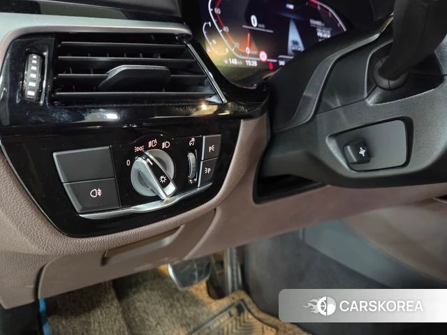 BMW 5 Series (G30) id 4360709 из Кореи 7