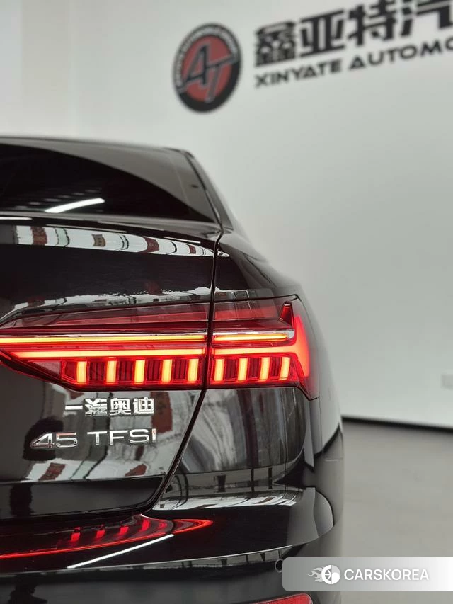Audi A6L id 4275810 из Китая 7
