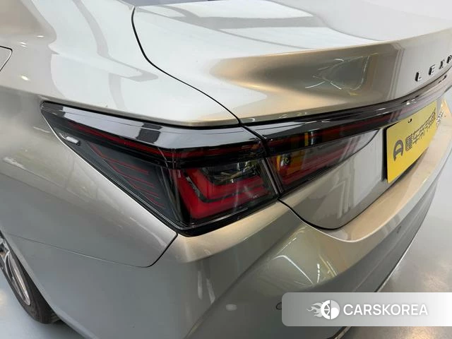Lexus ES id 4259796 из Китая 7