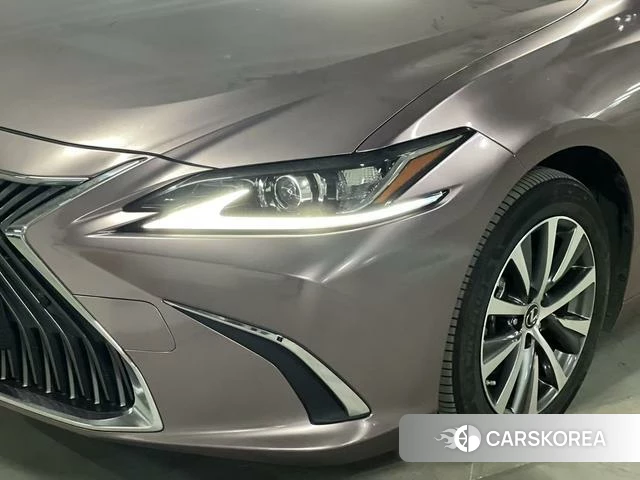 Lexus ES id 4298192 из Китая 7