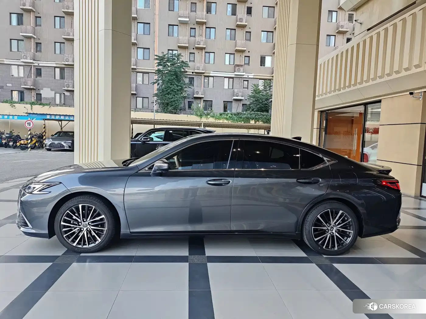 Lexus ES id 4634836 из Китая 7