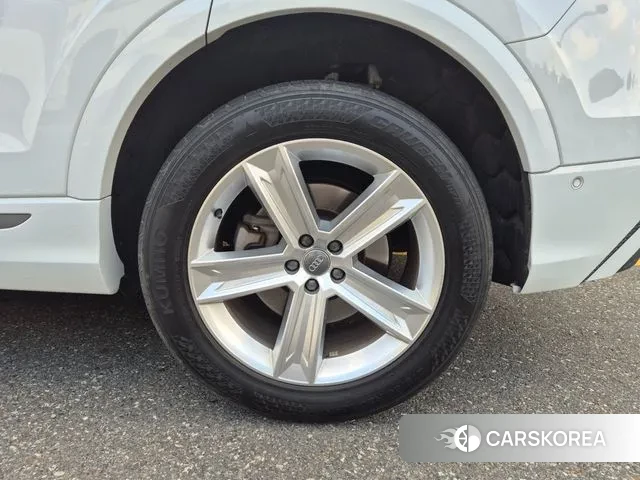 Audi Q8 (4M) id 3288237 из Кореи 7