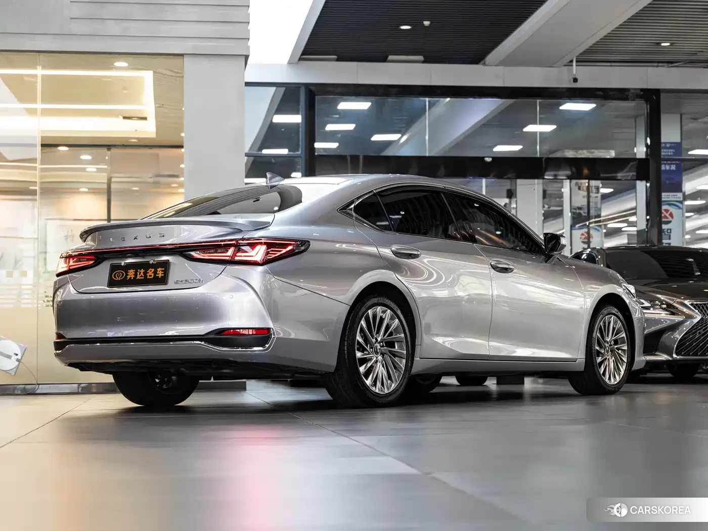 Lexus ES id 4565415 из Китая 7