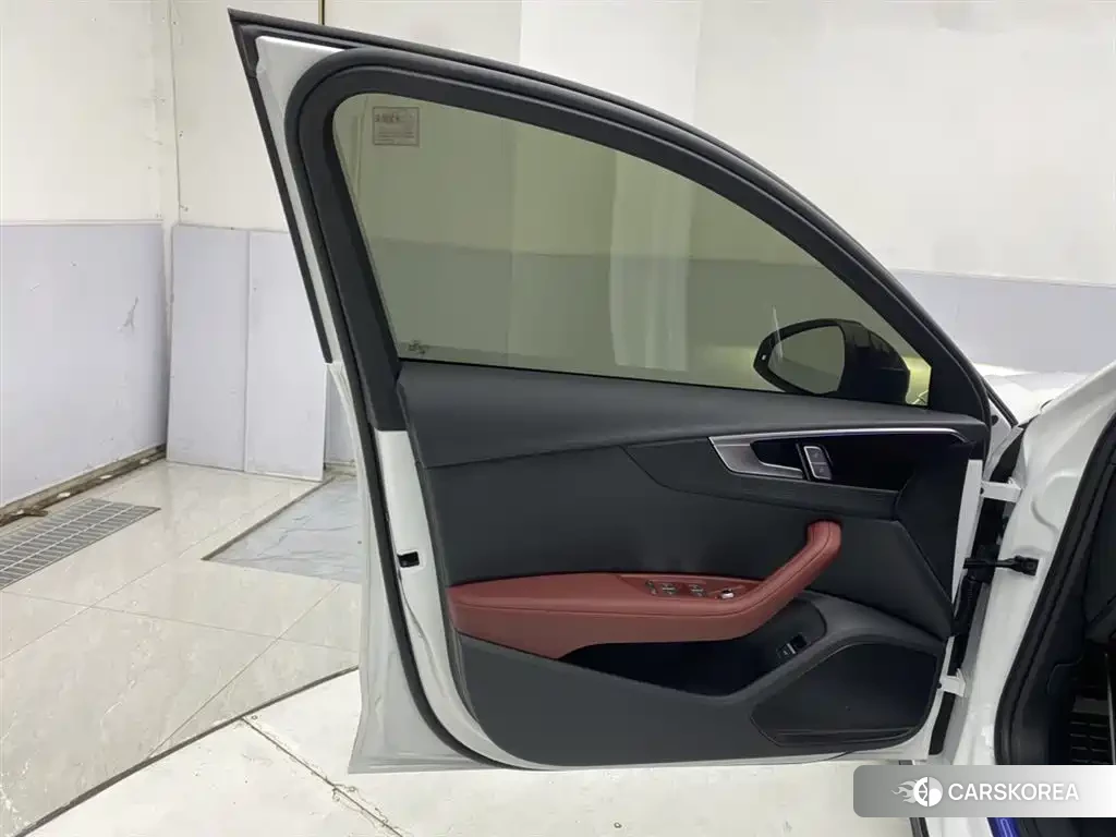 Audi A4L id 4576393 из Китая 7