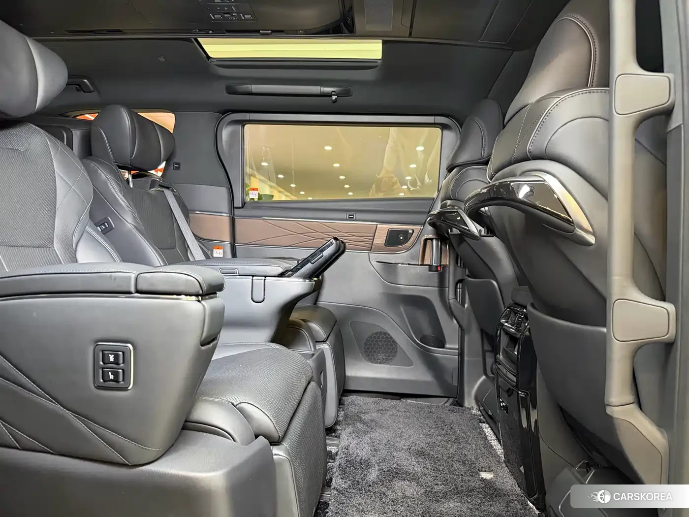 Toyota Elfa id 4686215 из Китая 7