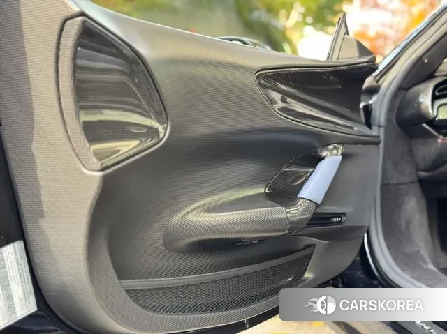 Ferrari SF90 Stradale id 3478549 из Кореи 7