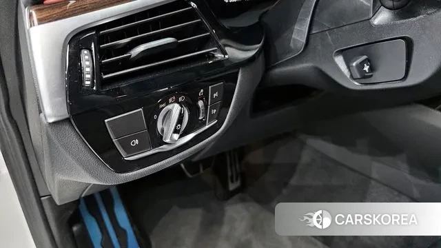 BMW 5 Series (G30) id 3360991 из Кореи 7