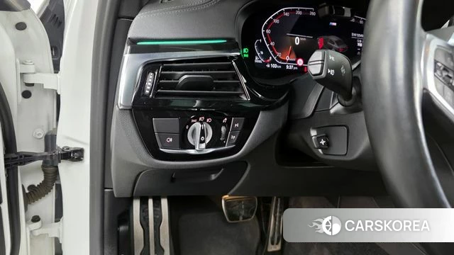 BMW 5 Series (G30) id 3800347 из Кореи 7