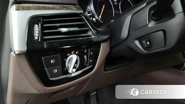 BMW 5 Series (G30) id 4390373 из Кореи 7