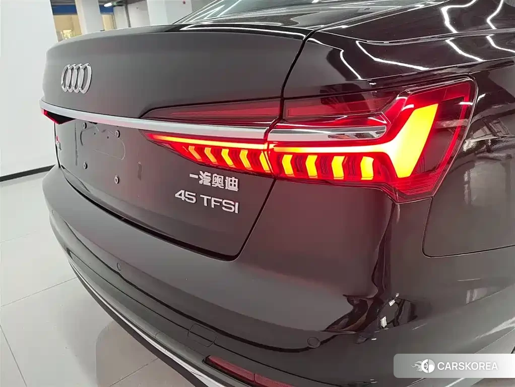 Audi A6L id 4554069 из Китая 7