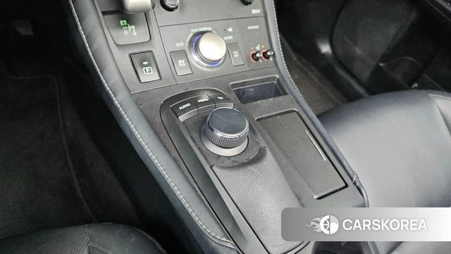 Lexus CT200h id 3917336 из Кореи 7