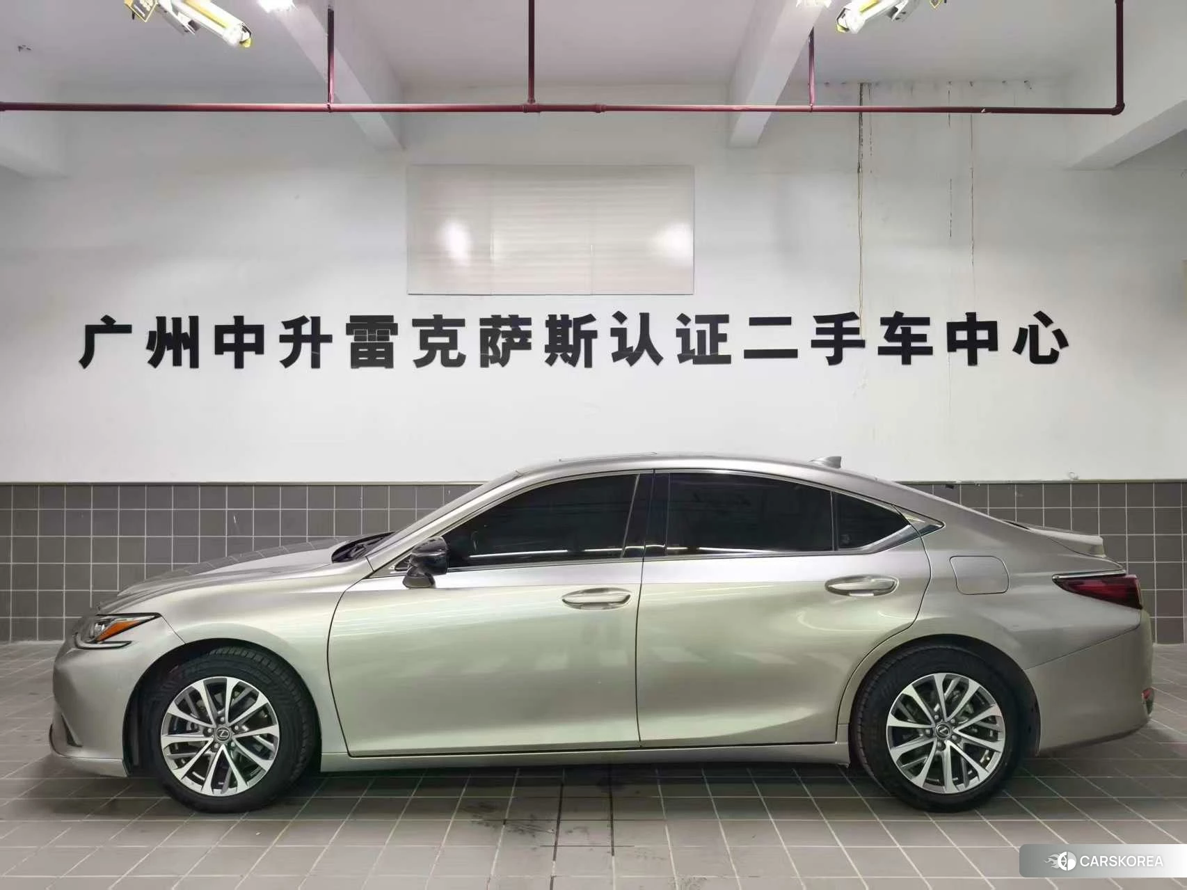 Lexus ES id 4406144 из Китая 7