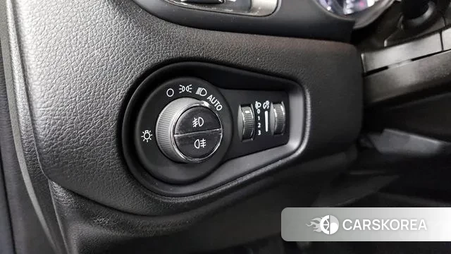 Jeep Renegade id 3656270 из Кореи 7