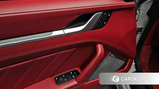 Porsche 911(992) id 4529252 из Кореи 7