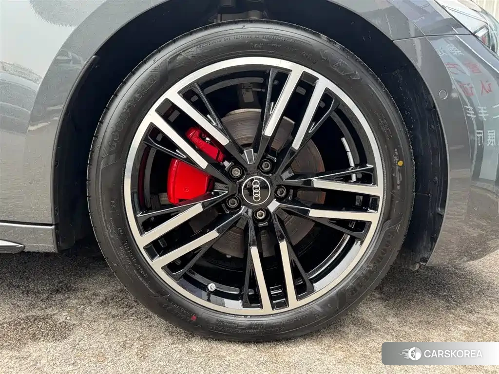 Audi A5L id 4559821 из Китая 7
