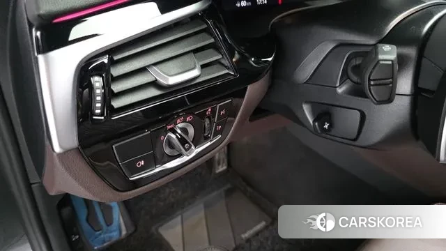 BMW 5 Series (G30) id 2939888 из Кореи 7