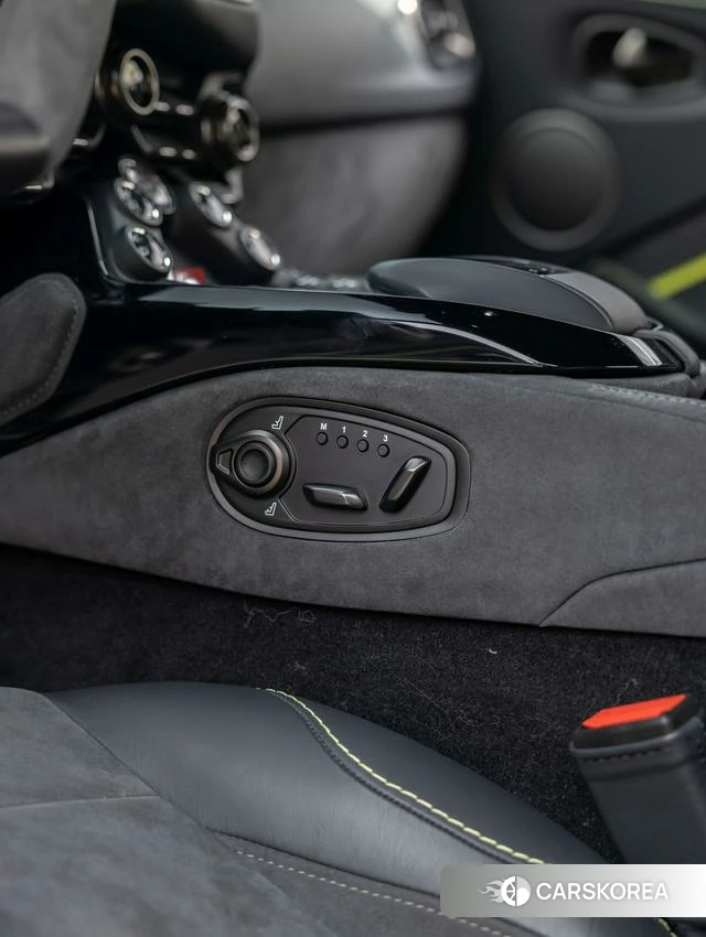 Aston Martin Vantage id 4238654 из Китая 7