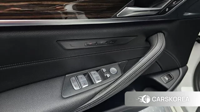 BMW 5 Series (G30) id 3348927 из Кореи 7