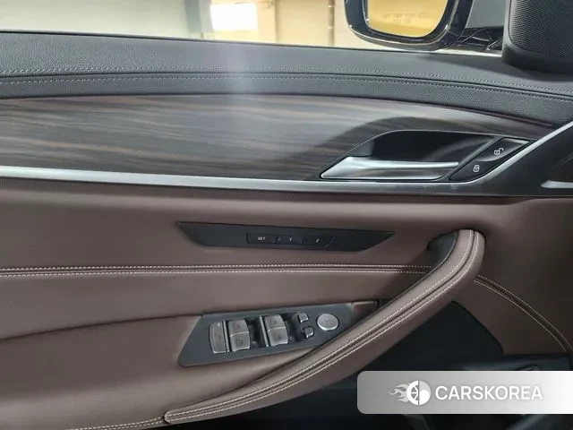 BMW 5 Series (G30) id 3395787 из Кореи 7