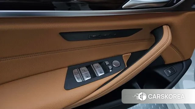 BMW 5 Series (G30) id 3373131 из Кореи 7