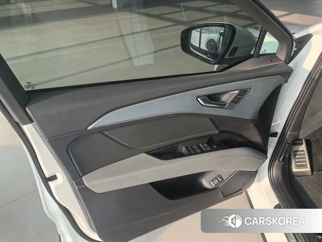 Audi Q5 e-tron id 4240208 из Китая 7