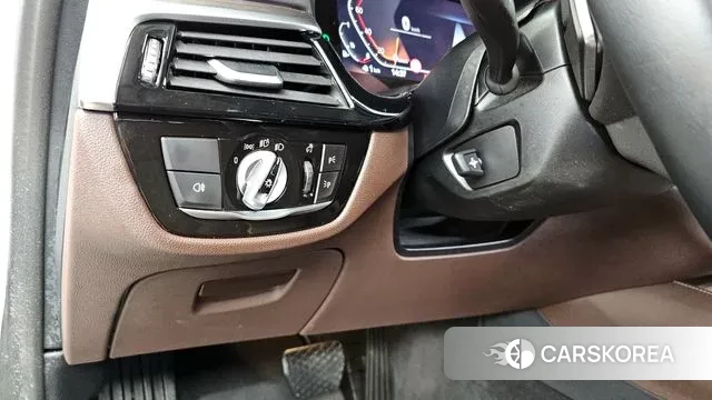 BMW 5 Series (G30) id 3487598 из Кореи 7