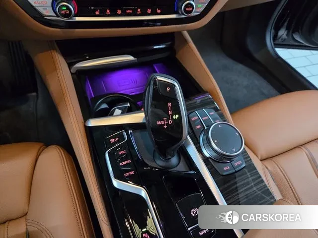 BMW 5 Series (G30) id 3022383 из Кореи 7