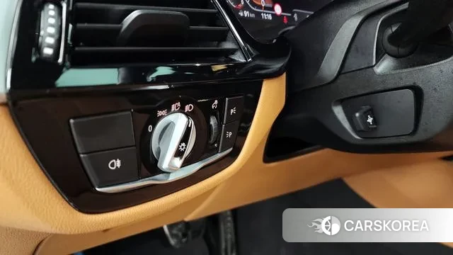 BMW 5 Series (G30) id 3518390 из Кореи 7