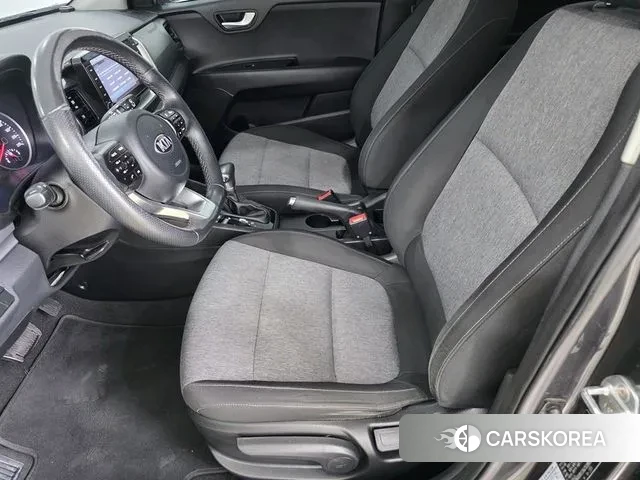 Kia Stonic id 3166507 из Кореи 7